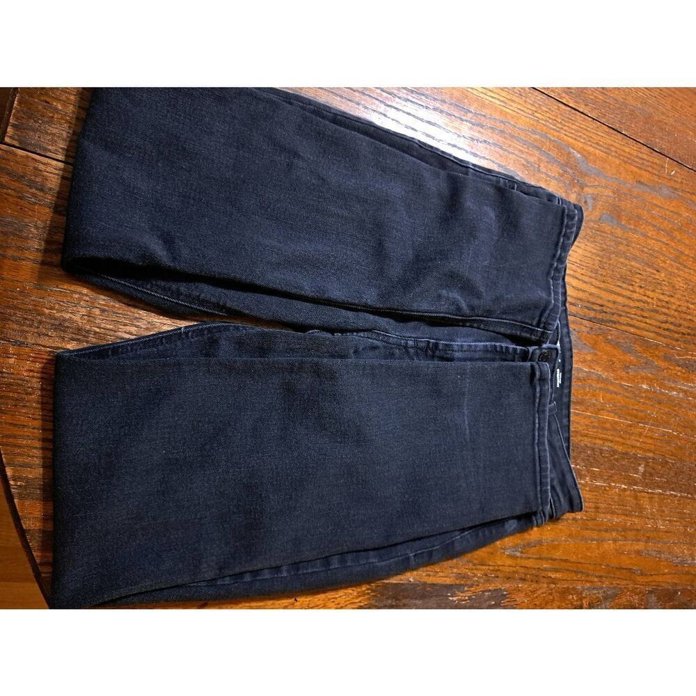 Size 6 Old Navy High Rise Straight Black Denim Jeans with Pockets and Belt Loops - Picture 3 of 4